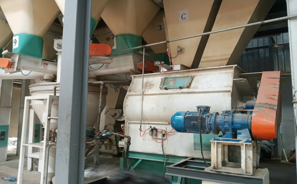 混合飼料的機(jī)器 混合飼料的機(jī)器